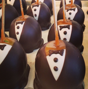 Custom Tuxedo Caramel Apples