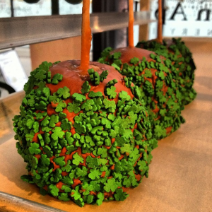 Custom St. Pattys Day Caramel Apples